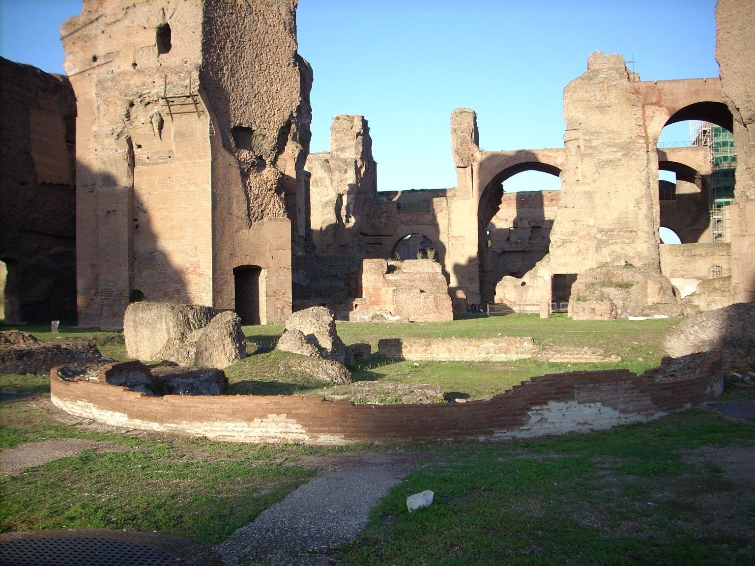 Caracalla%20Baths%2C%20Rome%2C%20Italy%2004.JPG